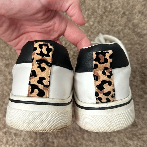 MIA Sneakers - Picture 4 of 5